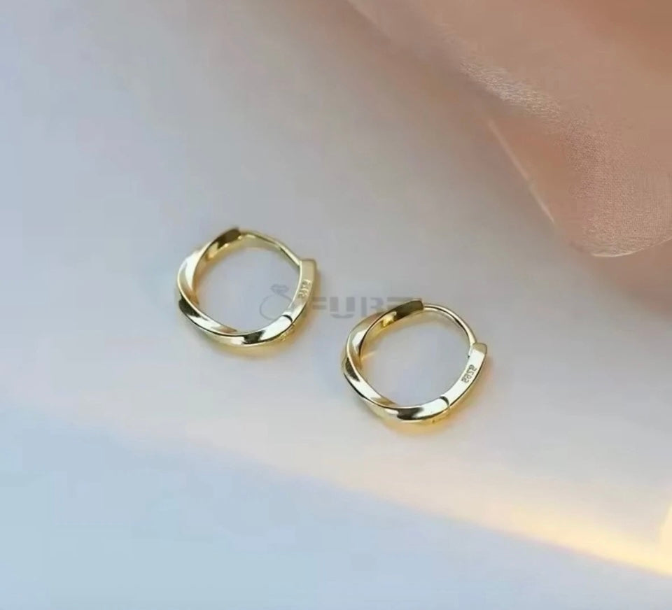 Small 18ct Gold Plated 925 Sterling Silver Oval Huggie Hoop Earrings