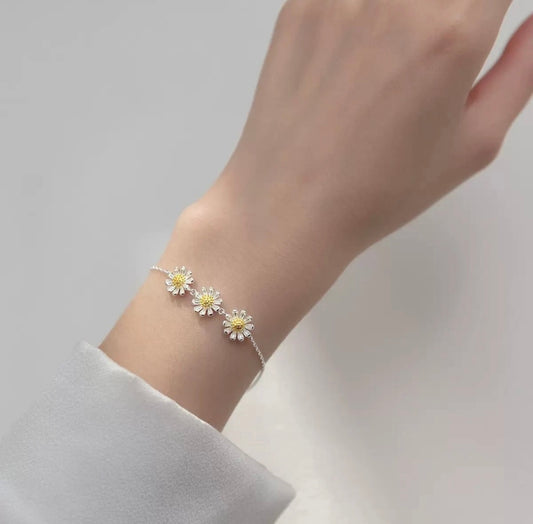 925 Sterling Silver Beautiful Flower Linked Bracelet