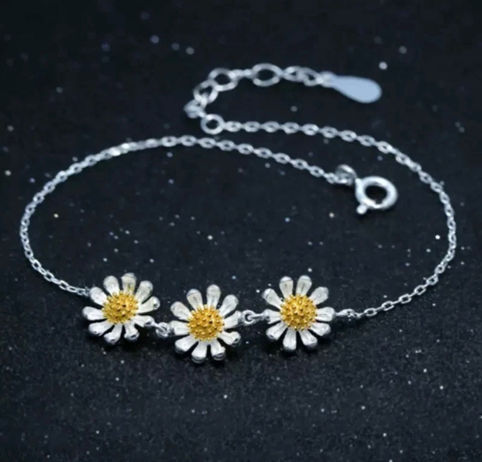 925 Sterling Silver Beautiful Flower Linked Bracelet