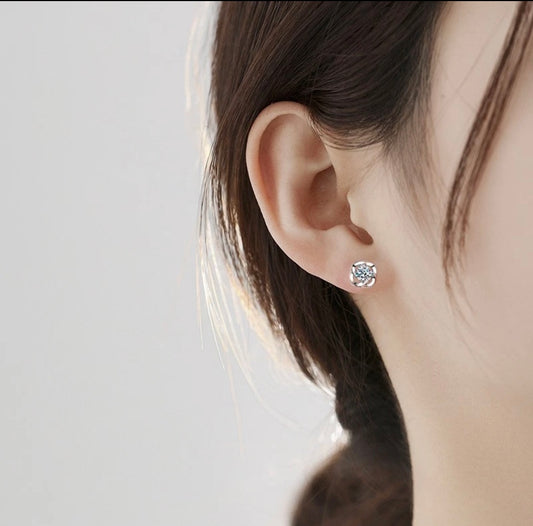 925 Sterling Silver Twist 4 Leaf Clover Flower CZ Stud Earrings