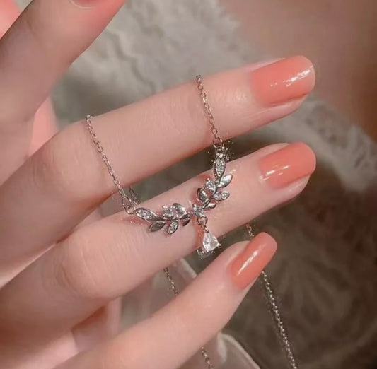Leaf Crystal Dainty Necklace Pendant Silver