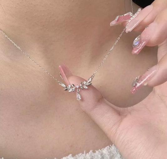 Leaf Crystal Dainty Necklace Pendant Silver