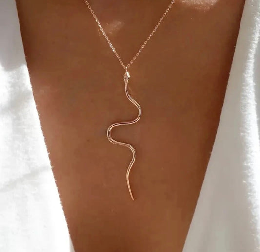 Suitable Snake-shaped Necklace For Dates A Minimalist Snake-shaped Pendant