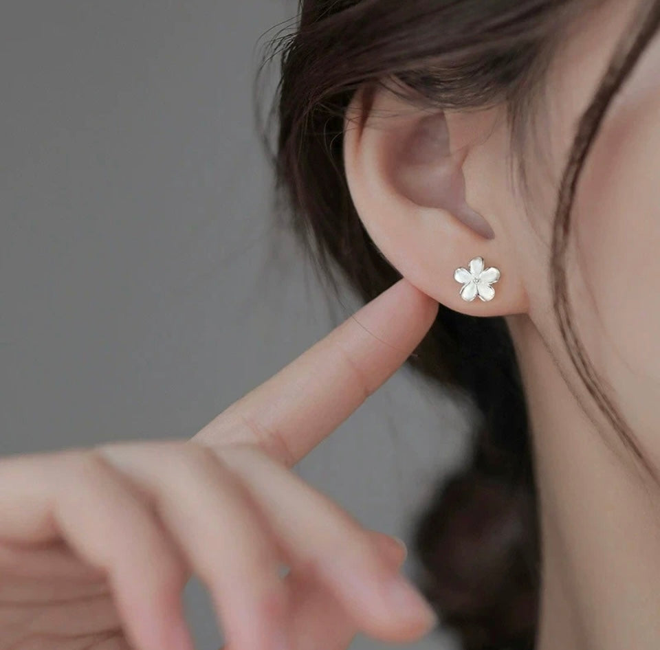 925 Sterling Silver Flower stud earrings